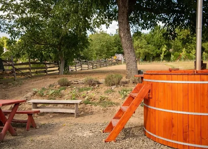 شقة Nagydombi Vendeghaz *