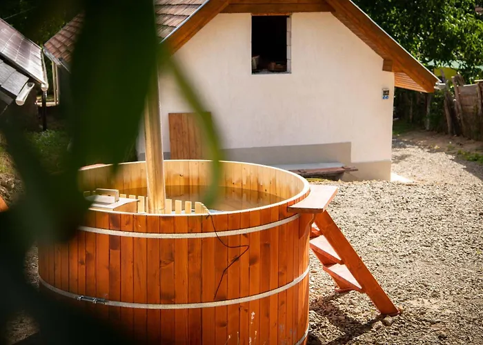 Nagydombi Vendeghaz * Marianosztra