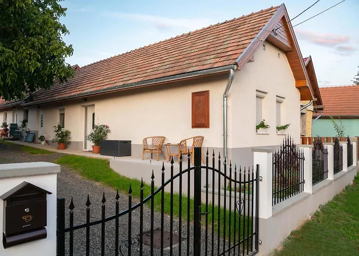 شقة Nagydombi Vendeghaz *